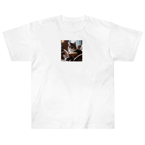 本を読む猫 Heavyweight T-Shirt