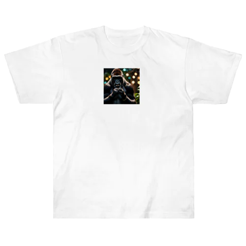 泣き虫ゴリラ Heavyweight T-Shirt