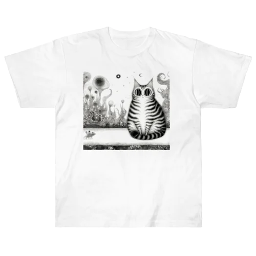 クリクリおめめの不思議猫ちゃん Heavyweight T-Shirt