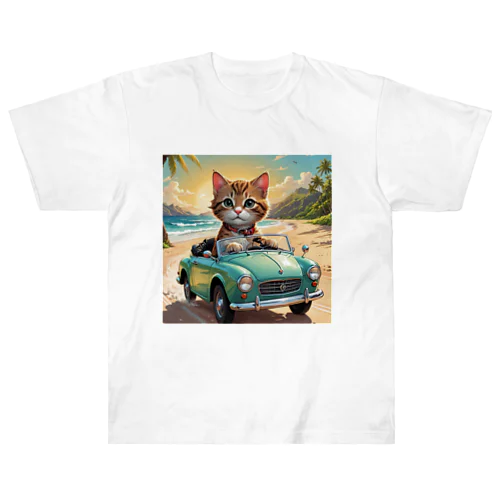 浜辺をドライブする子猫 ヘビーウェイトTシャツ