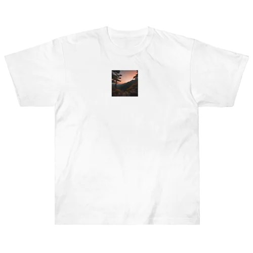 夕陽が山々にそそぐ美しい光 Heavyweight T-Shirt