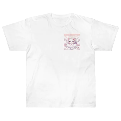 「雲の中のふわふわ子猫」 Heavyweight T-Shirt