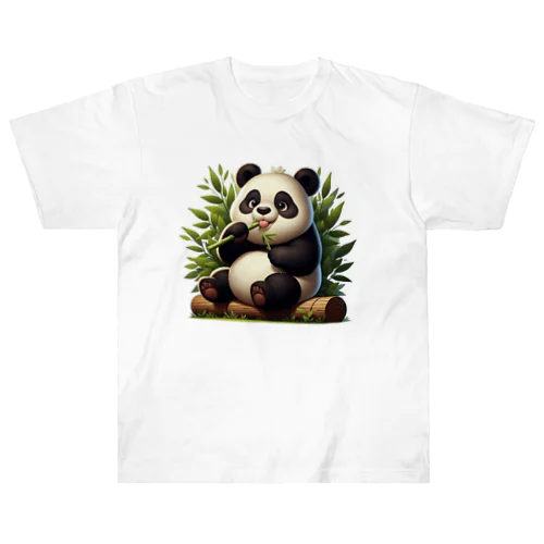 パンダがおいしそうに笹を食べる姿をとらえたキュートな画像です🐼🌿 Heavyweight T-Shirt