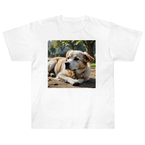 甘えてる犬 ヘビーウェイトTシャツ