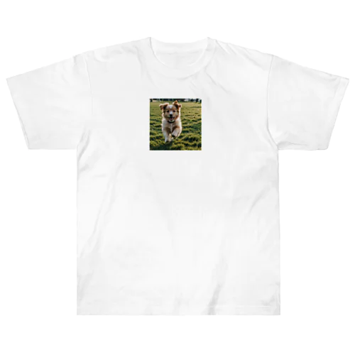 駆け寄って来る子犬 Heavyweight T-Shirt