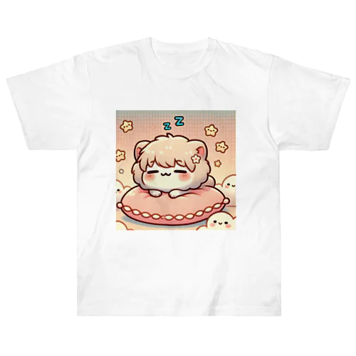 ふわふわ夢の世界 ✨ 眠るもこもこ子猫 Heavyweight T-Shirt