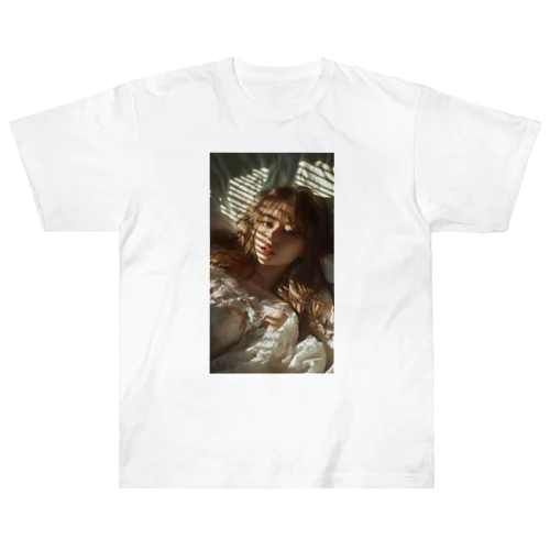 可愛い美女② Heavyweight T-Shirt