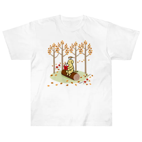 森で読書するイエローラブラドール Heavyweight T-Shirt