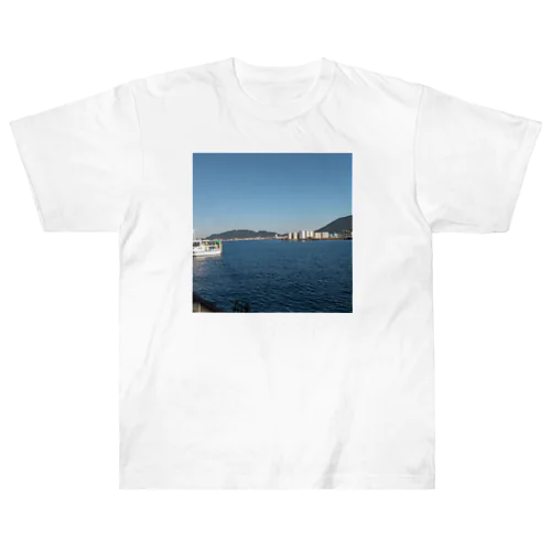 静かでピースフルな港風景のTシャツ Heavyweight T-Shirt