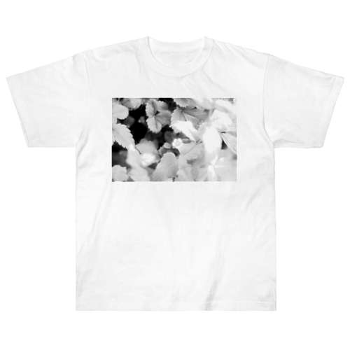 モノクロフラワー（野いちご） Heavyweight T-Shirt