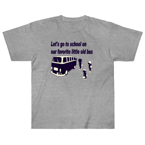 スクールバスと少年たち Heavyweight T-Shirt