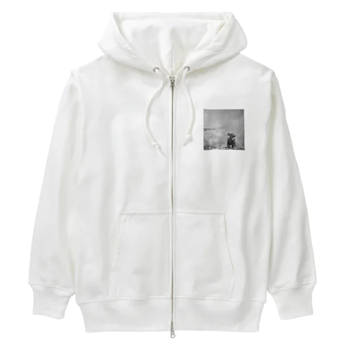 海辺を散歩するチワワ Heavyweight Zip Hoodie