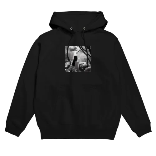 モノクロな花の中のアジアンビューティー Hoodie