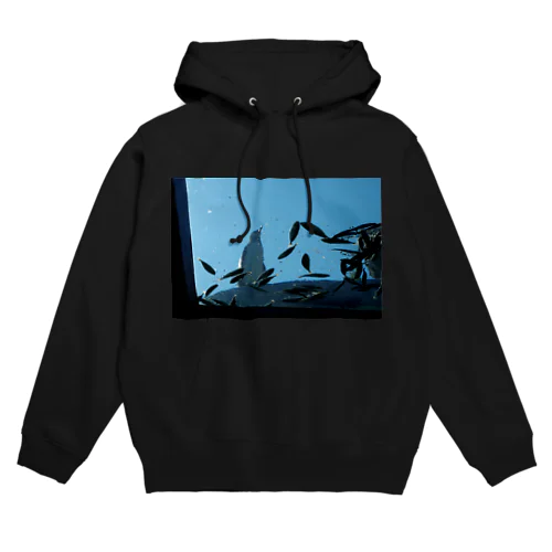 魚を見下すペンギン Hoodie