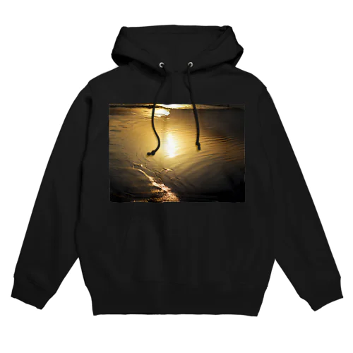 夕方の砂浜、金色 Hoodie