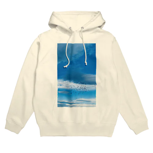 出会いの空と鳥の群れ Hoodie