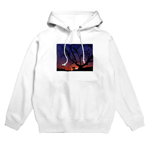 夕焼けと柿の木のトワイライト Hoodie