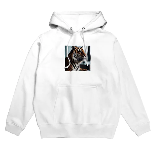 パソコンを使っているトラ Hoodie