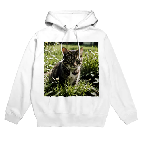 草むらの猫 Hoodie