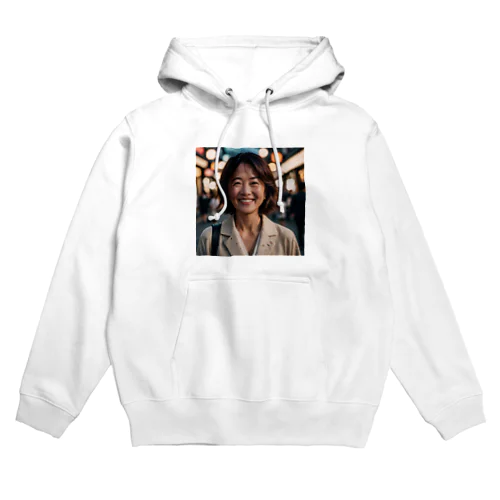 笑顔の熟女 Hoodie