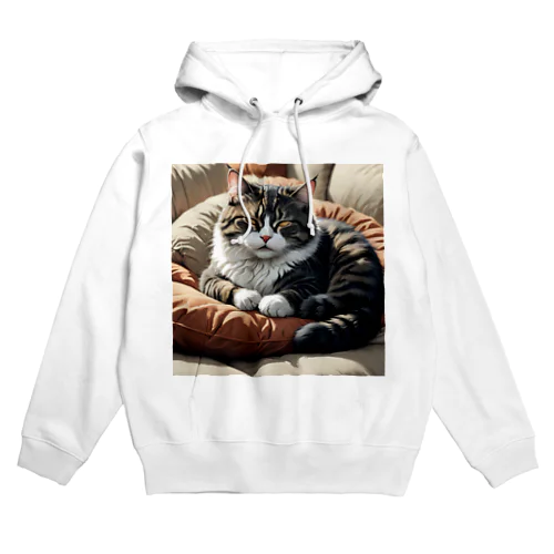 ソファのクッションの上で眠る猫 Hoodie