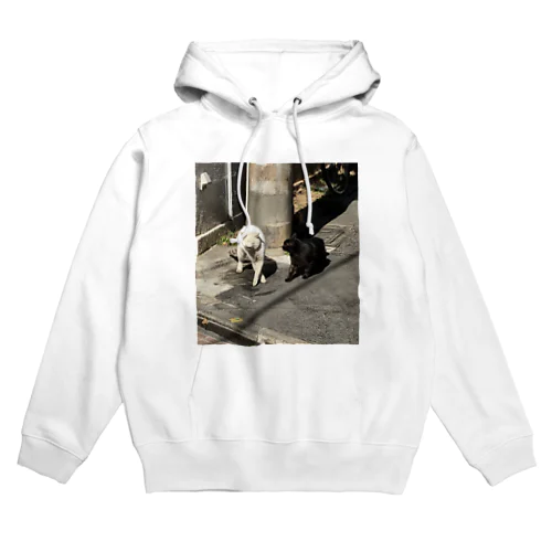 黒猫と白猫 電柱 Hoodie