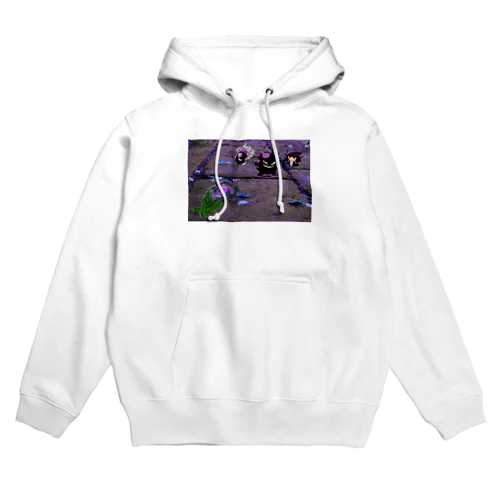 野生のゴーストたちが現れた！ Hoodie