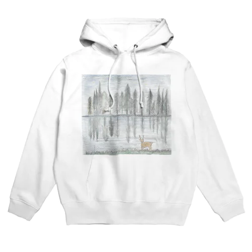 森の中の鹿と湖 Hoodie