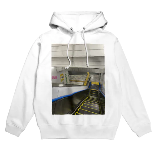 ここどこ。新宿駅山手線ホーム向かう途中。 Hoodie