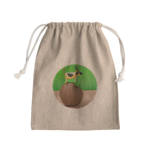 ココナッツの上に乗る牛 Mini Drawstring Bag