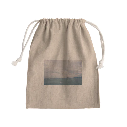 くもりの海でパラシュート Mini Drawstring Bag