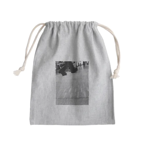 すれ違う運命。 Mini Drawstring Bag