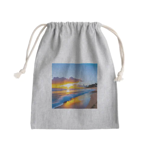 夕日と波の砂浜 Mini Drawstring Bag