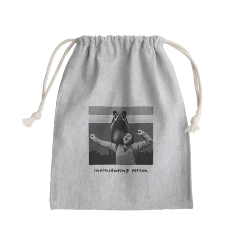 威嚇する人間に、引くアリクイ Mini Drawstring Bag