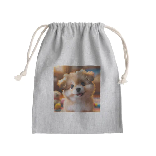 愛らしい小型犬が微笑みながらカメラに向かっている Mini Drawstring Bag