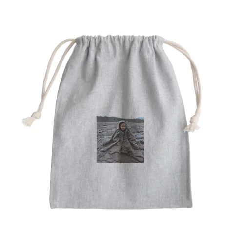 泥遊びをする子ども Mini Drawstring Bag