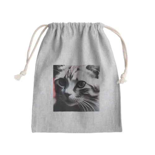 見つめているネコ[ポスター] Mini Drawstring Bag