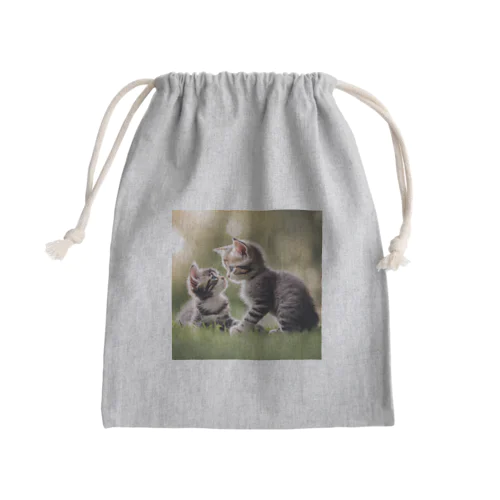 子猫の面倒を見る🐈 Mini Drawstring Bag