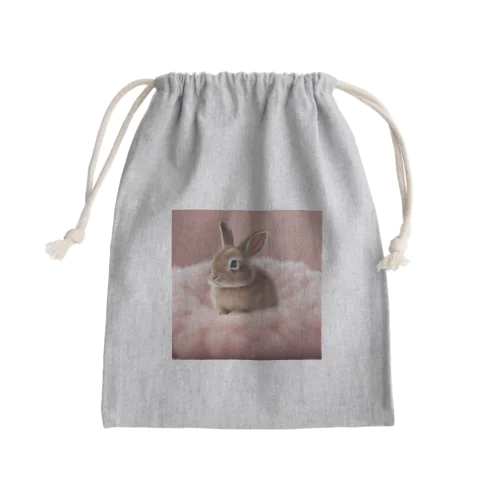 ふわふわのクッションで遊ぶウサギの赤ちゃん Mini Drawstring Bag