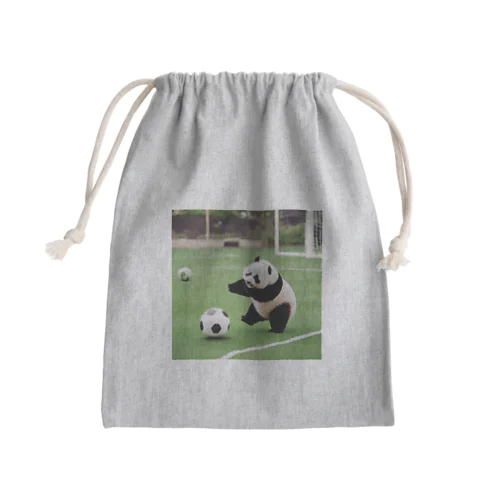 サッカーをするパンダ Mini Drawstring Bag