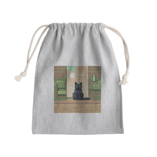 街中でたたずむ黒猫 Mini Drawstring Bag