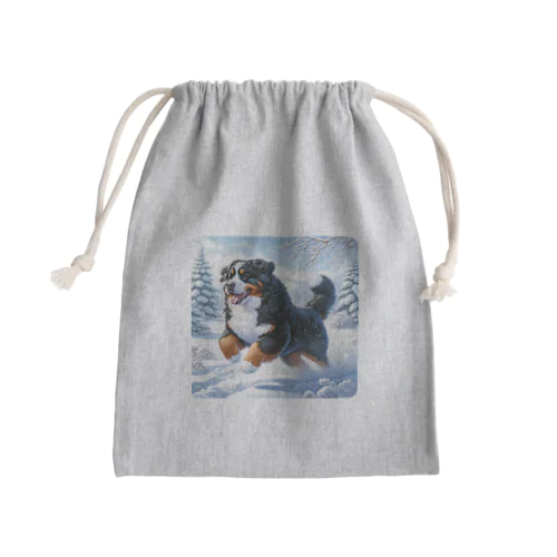 雪山を駆けるバーニーズ・マウンテンドッグ！ Mini Drawstring Bag