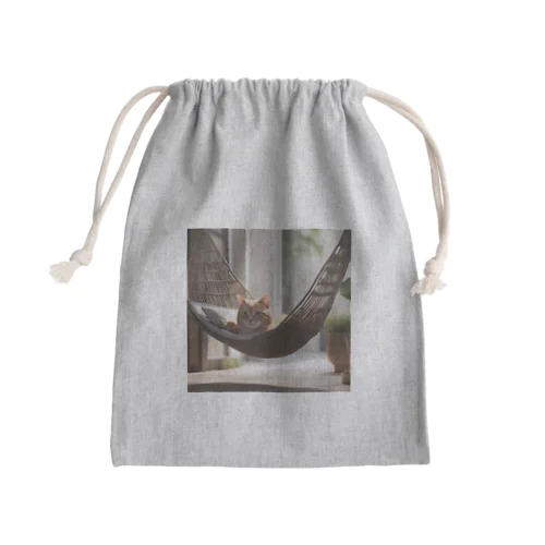 ハンモックでくつろいでいる猫 Mini Drawstring Bag