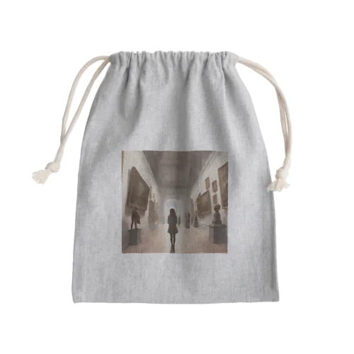 美術館を歩く女の子 Mini Drawstring Bag