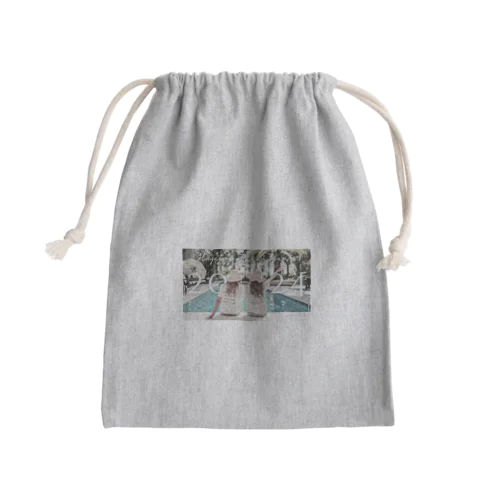 魅力的な後ろ姿の可愛い女の子たち Mini Drawstring Bag