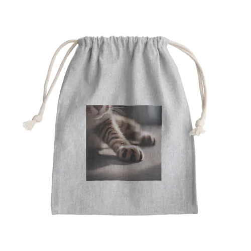 バランスをとっている猫 Mini Drawstring Bag