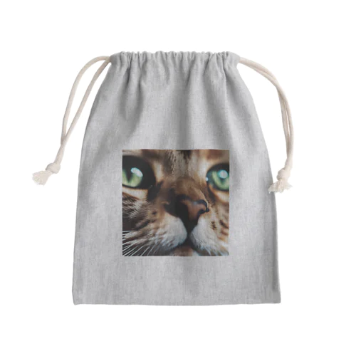 キャットフードの匂いに反応する猫 Mini Drawstring Bag