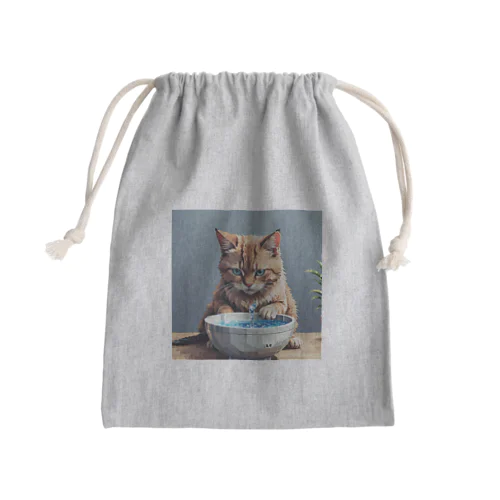 水を飲んでいる猫 Mini Drawstring Bag