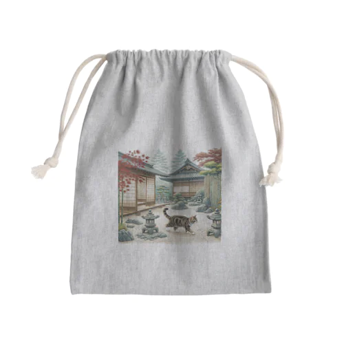 和紋様 x 猫　日本庭園を探索する猫 Mini Drawstring Bag