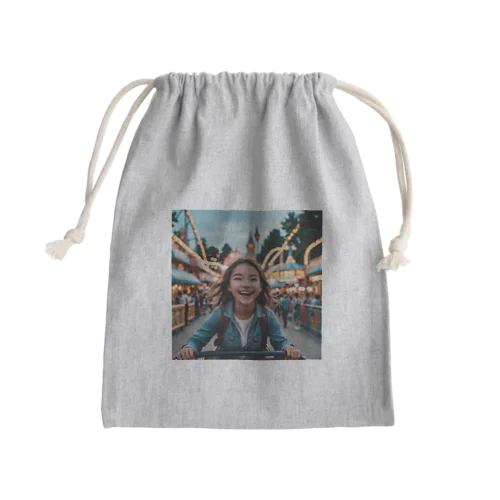 笑顔の少女 Mini Drawstring Bag